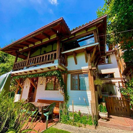 Casa Magnolia Bed & Breakfast Cumbayá Exterior photo