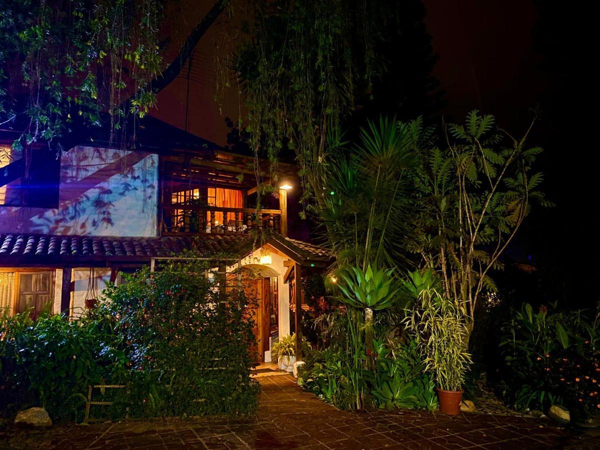 Casa Magnolia Bed & Breakfast Cumbayá Exterior photo