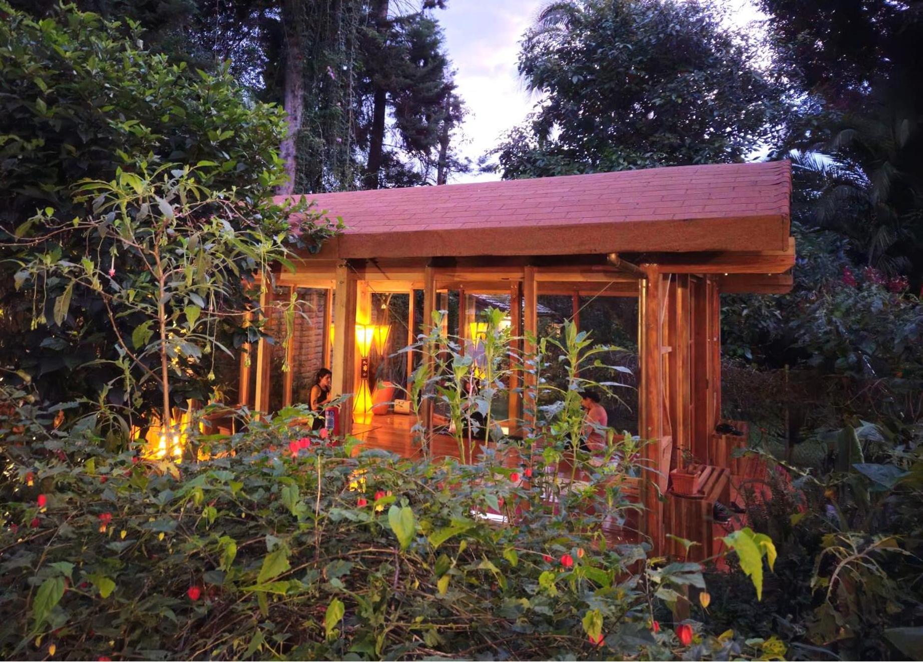 Casa Magnolia Bed & Breakfast Cumbayá Exterior photo